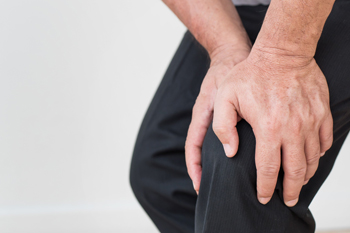 膝关节肿胀痛怎么办？如何治疗效果好？