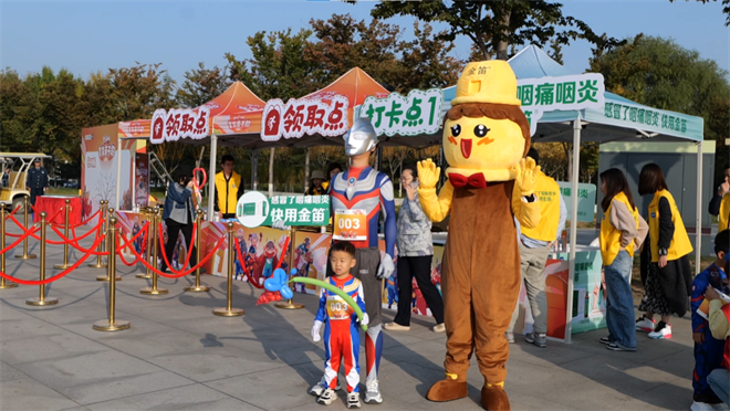 淄博亲子变装跑，全家变身场面不要太震撼！